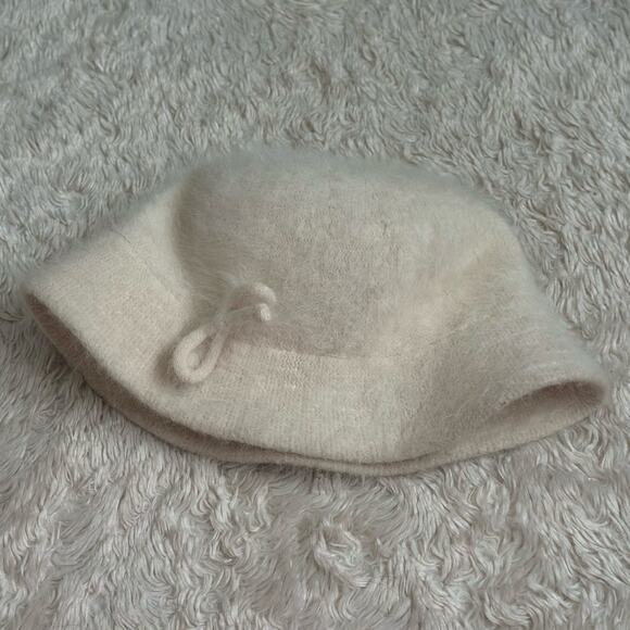 Gorgeous Vintage Cream White Ivory Angora Fuzzy Bucket Hat with Bow - Picture 2 of 6